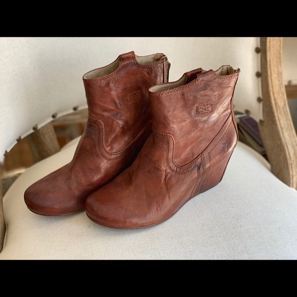 frye carson wedge